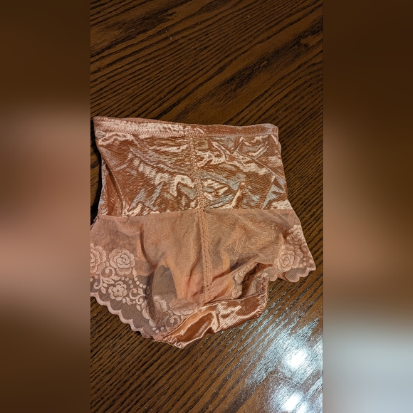 Satin & Lace underwear - Picture 2 of 3